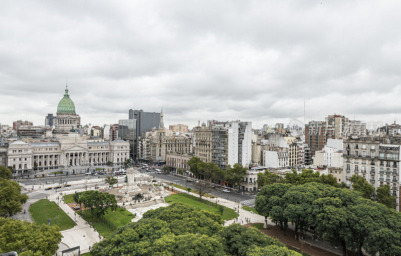 布宜诺斯艾利斯和Plaza Congreso(国会广场)的鸟瞰图在布宜诺斯艾利斯，阿根廷。